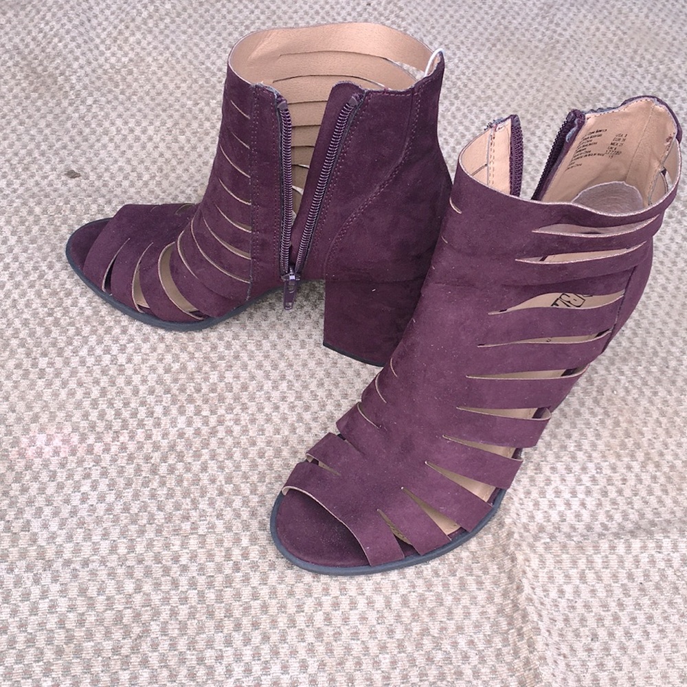 TRASH burgundy heels